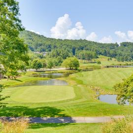 Tee Off in the Mtns: Sky Valley Condo w/ View!: Dillard şehrinde bir otel