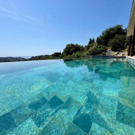 Villa la Caladine in a quiet location