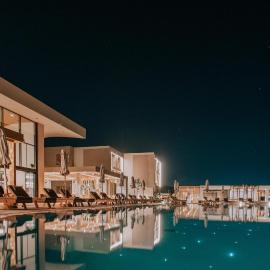 Unique Blue! Resort and Villas Adults Only, hotel u gradu Karteros
