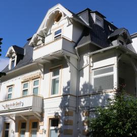Fewo "NaturPur"-Alte Villa-3 Bäder-3 Balkone, hotel in Bad Harzburg