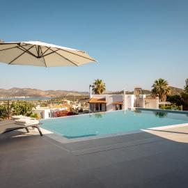 Nicolas Villa: Anavissos şehrinde bir otel