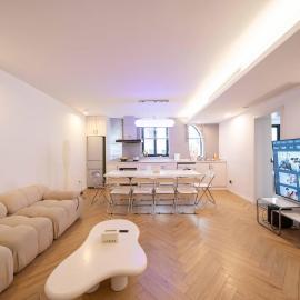 ZHome-Three floors 4 bedrooms - near Nanjing Road