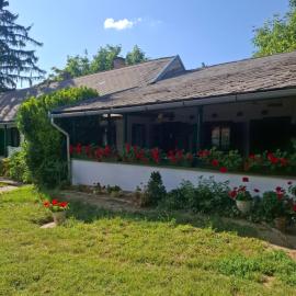 Szent Flórián Vendégház – hotel w Szakcs