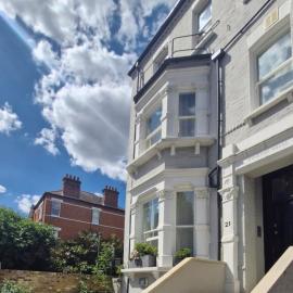 Charming Bright 2-Bed Heritage Flat, Battersea Park, London