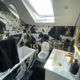Marble House, hotel in Edgware