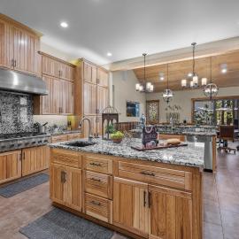 Executive 8BR 8 BA Luxury Lodge Home that Sleeps 20, hotel en Sunriver