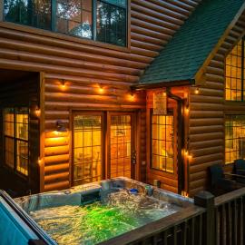 Stunning and Relaxing Getaway at a Fantastic Location, Hot Tub, Games, hotel in Gatlinburg