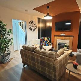 Darfield 4 Bedrooms Home 6 Beds 2 Showers Driveway Parking For Business Stays