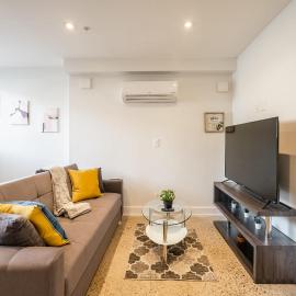 Cozy Basement Stay Near High Park & Subway - Westend Suites