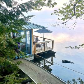 Nautilus Floating Island Cabin, hotel v destinaci Monmouth