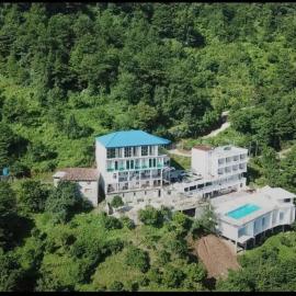 Центер Семейного отдыха "KVARI" – hotel w mieście Kvariat'i