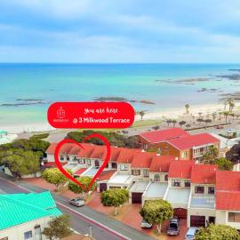 'Terrace-On-Sea'- 2 Min from the beach, 2 bedroom town house, Sleeps 4