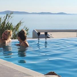 ELLI TROPiCAL LUXURY SUITES SUNSET-INFINITY POOL- SEA SIDE-NEAR CENTER PARKING