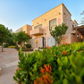 Harf-7821 Townhouse - Raha Gardens, hotel a Abu Dhabi