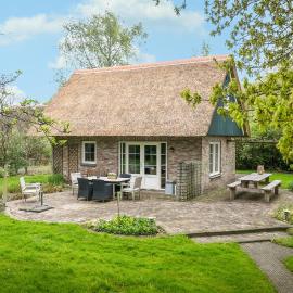 3 Bedroom Cozy Home In Paasloo