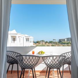 Einalia Holiday Homes, Hotel in (( Elaiónas ))
