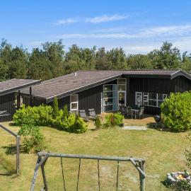 Awesome Home In Væggerløse With Sauna, hotel u gradu Bøtø By