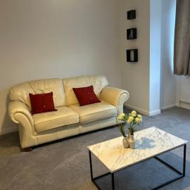 Contractor and Family Cozy Home Sleeps 7 Free Parking