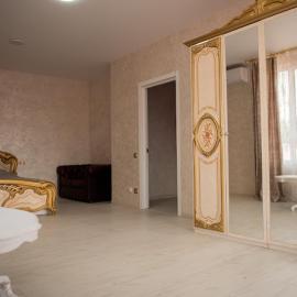 AMSTERDAM hotel&swimming pool, хотел в Suprunovka