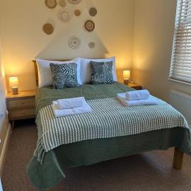 Ground floor 1 bed studio apartment Near station