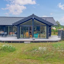 Nice Home In Ejstrupholm With Kitchen, hotel in Ejstrupholm