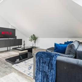 Stunning Penthouse-Style 2-Bed Uxbridge