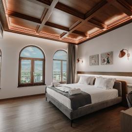 Sharm Hotel Luxury, hotel v destinácii Gjirokastër