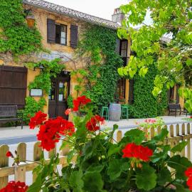 Auberge Lou Peyrol، فندق في Montferrand-du-Périgord