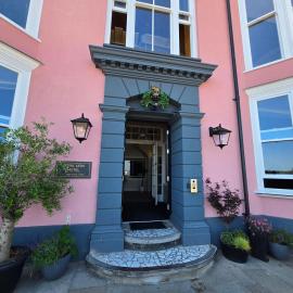 Viesnīca Royal Lion Hotel pilsētā Tenbija