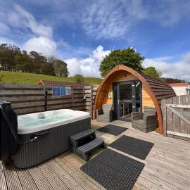 Queensland Holiday Park - Glamping in South West Scotland, hotel a Barrhill