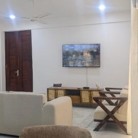 Spacious 3-Bedroom Apartment with Modern Amenities in Zanzibar, Hotel in Mwanakwerekwe