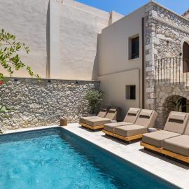 Vernardo's Heritage by Nest, hotel a Gerani