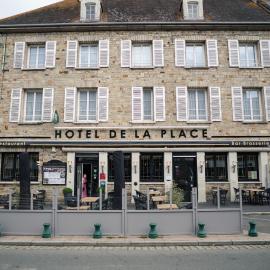 LOGIS -Hotel & Restaurant de la Place, hotell sihtkohas Aunay-sur-Odon