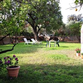 L'oasi - Monolocale con giardino in Sardegna, hotel a Carbonia