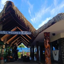 Hotel Gomero، فندق في هانجا روا