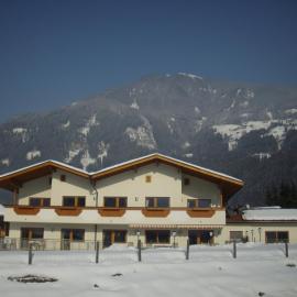 Ferienhaus Zillertal、シュトゥンムのホテル
