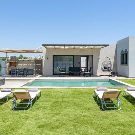 Sunrays Pool Villas, хотел в Калатос