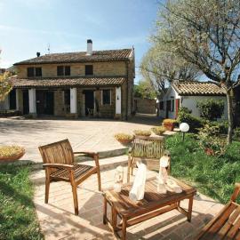 Casale Civetta, hotelli kohteessa Senigallia