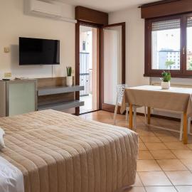 Mini Appartamenti Poli Opposti, hotel a Pordenone