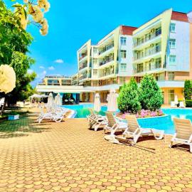 Apartcomplex Grand Kamelia Sunny Beach، فندق في ساني بيتش