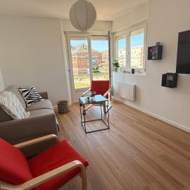 Appartement spacieux rénové, vue mer - 2 chambres, hotel in Berck-sur-Mer