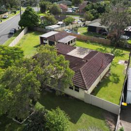 Queen Bed Shared Bath, 5BR Home In Beenleigh For 2 Bedroom1