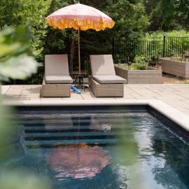 Private Basement Suite with Hot Tub