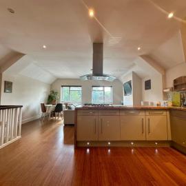 Stylish 2 Bed Apartment sleeps 4