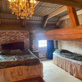Anno 1782 Unique Romantic Glamping at the Manors Historic Barn, Hotel in Arnager