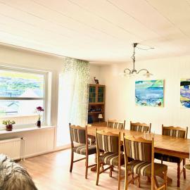 VILLA ORANGE - Spacious piano home in Klaksvik, viešbutis mieste Klaksvíkas