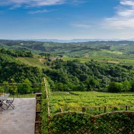 Elegante Bilocale Panoramico Treiso Belvedere Elegance, hotel en Treiso