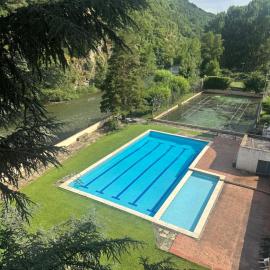 Apartament Rialp amb vistes al riu Noguera Pallaresa, hotel en Rialp