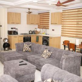 Stylish Affordable Studio Apartment RealShala Homes- Accra, hotel en Ashalebotwe