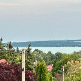 Nosztalgia Balaton Apartmanház, hotel in Vonyarcvashegy